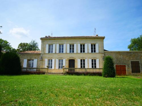 Maison bourgeoise dans un vignoble : Villas proche de Saint-Martin-de-Lerm
