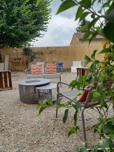 Jolie studio avec jardin : Appartements proche de Montboucher-sur-Jabron