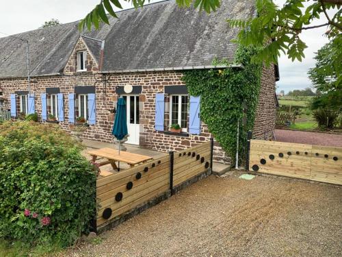 Gîte la belle etoile : Maisons de vacances proche de Hocquigny