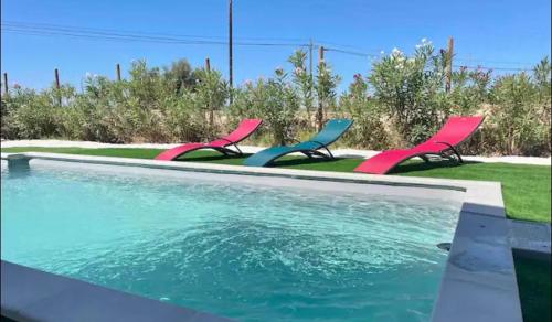 Gîte piscine jacuzzi dans un domaine viticole : Maisons de vacances proche de Lagamas