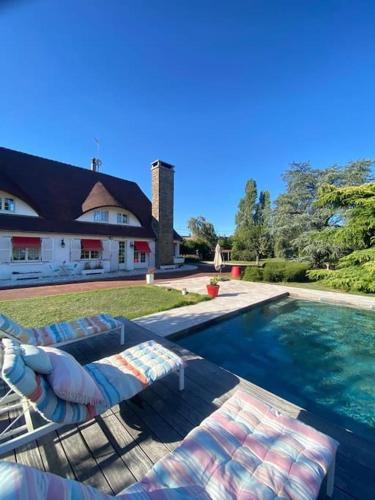 Villa avec piscine dans un cadre idyllique 8 personnes : Villas proche de Villers-les-Ormes