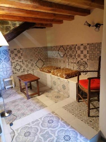Maison de 2 chambres avec terrasse amenagee et wifi a Saint Andeol de Vals : Maisons de vacances proche de Genestelle