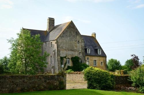 Le Chateau de Neuilly la Foret : Maisons de vacances proche de La Folie