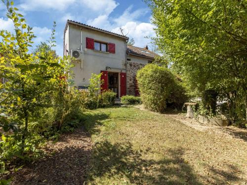 Stone country house in Rouy with private pool : Maisons de vacances proche de Tintury