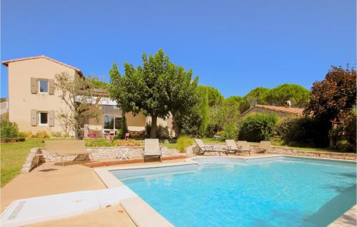 Amazing Home In Sauzet With Wifi, Private Swimming Pool And 5 Bedrooms : Maisons de vacances proche de La Coucourde