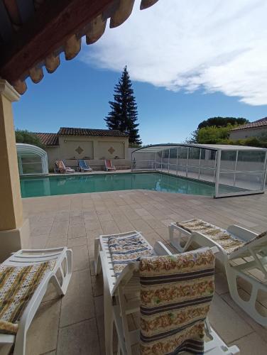 Gîte la glycine avec piscine au mas de Saint Jean : Appartements proche de Saint-Romain-en-Viennois
