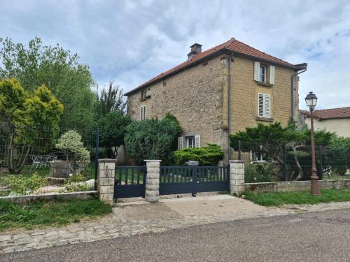 Maison d'hôte chaleureuse avec WIFI et jardin clos : Maisons d'hotes proche de Fontaine-lès-Luxeuil
