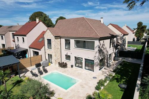 Maison avec piscine indépendante : Villas proche de Leudeville