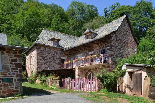 Gîte Le Pressoir domaine de jouani : Maisons de vacances proche de Marcillac-Vallon