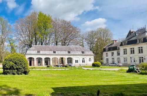 Holiday Cottage on a Castle Estate : Maisons de vacances proche de Vacqueriette-Erquières