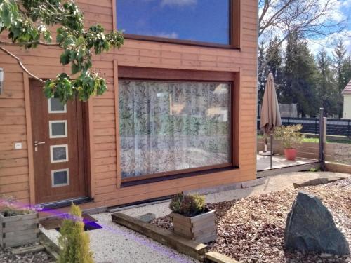 Wooden holiday home in Wintersbourg with hot tub : Maisons de vacances proche de Metting