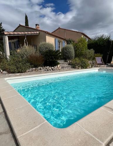 Villa bleue - piscine * climatisation * Wifi * vue dominante : Villas proche de Saint-Paul-et-Valmalle