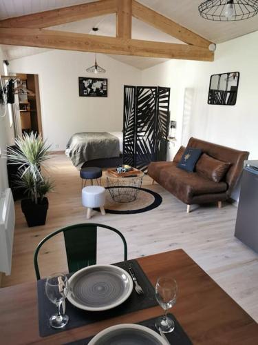 Chaleureux Studio de 35m2 totalement indépendant : Appartements proche de Prissé-la-Charrière