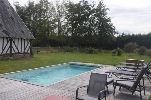 Maison avec piscine chauffée 4p. : Maisons de vacances proche de Sainte-Opportune-du-Bosc