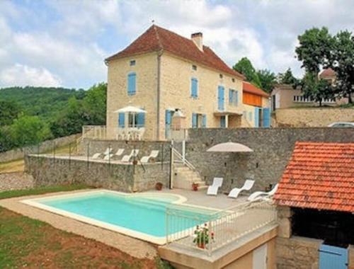 Gite st cirq Lapopie piscine vue imprenable : Maisons de vacances proche de Saint-Martin-Labouval