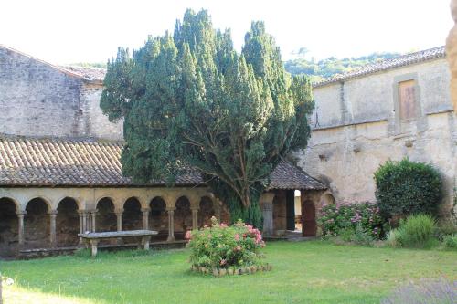 logement au sein d une abbaye cistercienne : Maisons de vacances proche de Carlipa
