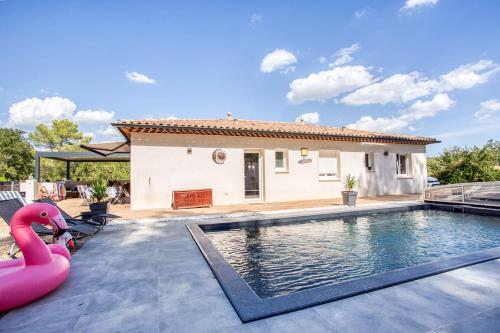 Spacious house with swimming pool : Maisons de vacances proche de Trans-en-Provence
