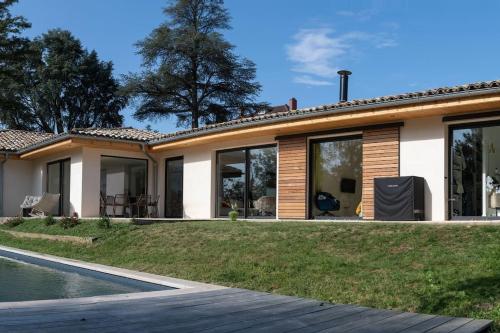 Superbe maison 234 m² avec piscine chauffée : Villas proche de Champagne-au-Mont-d'Or