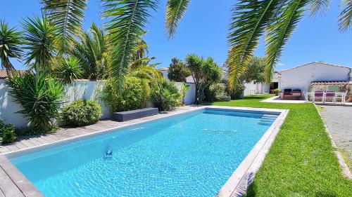 Superbe villa avec piscine chauffée, boulodrome et parking : Villas proche de Sainte-Marie-de-Ré