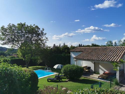 Nouveauté 2023, Périgueux, maison avec piscine : Maisons de vacances proche de Marsaneix