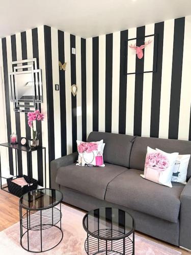 Cozy studio in city heart for a romantic stay : Appartements proche de Montereau-sur-le-Jard