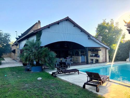 Jolie Périgourdine tout confort avec piscine : Maisons de vacances proche de Cunèges