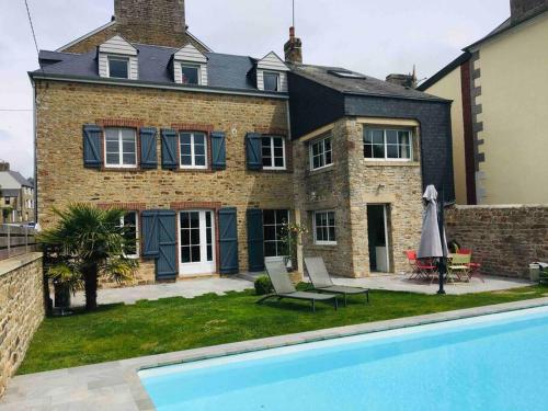 Jolie Maison avec piscine, proche Mt St Michel : Maisons de vacances proche de Ponts