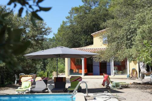 Cosy Traditional Villa with Private Land : Villas proche d'Esparron