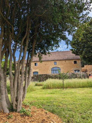 La Grange Symphorine, chambre d-hôtes de charme située entre la vallée de la Dordogne et la vallée de la Vézère : B&B / Chambres d'hotes proche de Meyrals