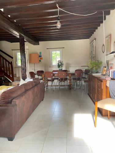 Maison chaleureuse avec cheminée : Maisons de vacances proche de La Mancelière