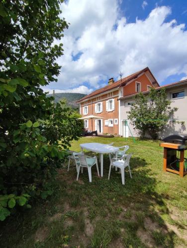 Appartement T3 avec jardin et parking privatifs : Appartements proche de Dommartin-lès-Remiremont