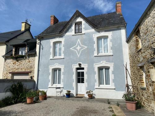 Charming holiday home with a large garden in the Cotentin : Maisons de vacances proche de Le Mesnil