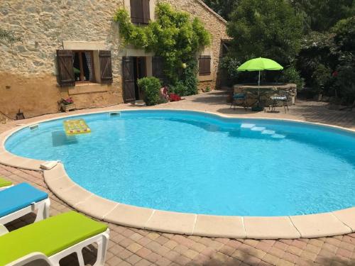 Mansion in Bize-Minervois with private pool : Maisons de vacances proche de Bize-Minervois
