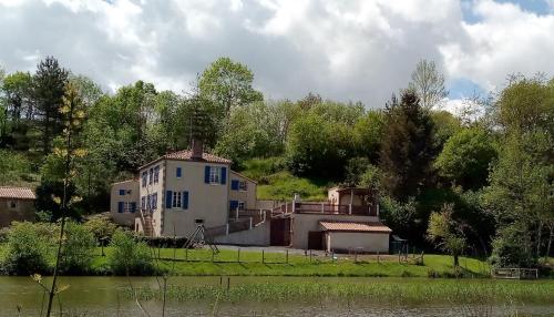 Au fil de L-ô : Maisons de vacances proche de Monsireigne