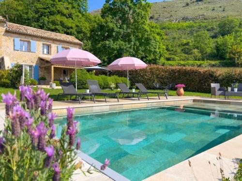 Mas provençal avec piscine : Maisons de vacances proche de Courmes