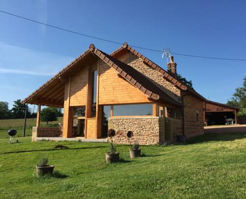 Les Perruchons ancienne grange rénovée avec soin : Maisons de vacances proche de Curbigny