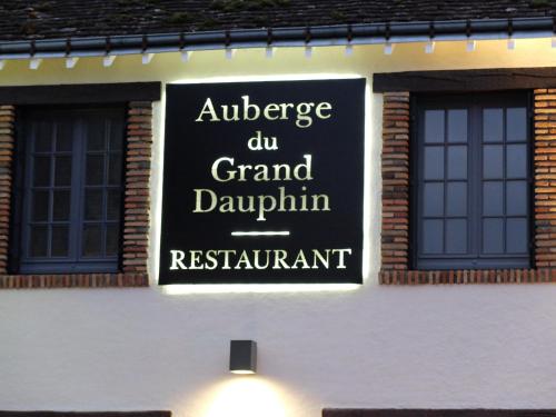Auberge Du Grand Dauphin : Hotels proche de Dhuizon