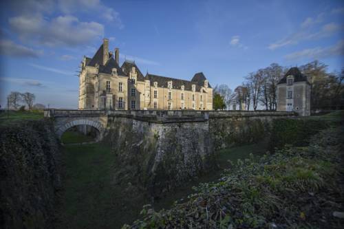 Chateau De Jalesnes : Appart'hotels proche de Vernantes