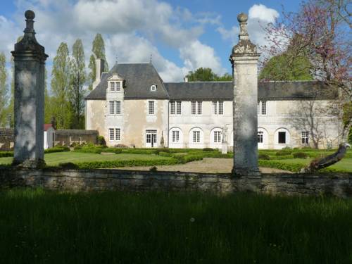 LOGIS du Château du Bois Doucet : B&B / Chambres d'hotes proche de Sèvres-Anxaumont