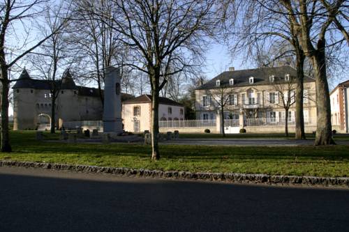 Château Mesny : B&B / Chambres d'hotes proche de Morville-lès-Vic