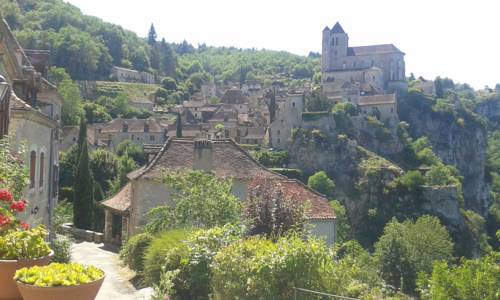 Charme, jardin et vue panoramique coeur St-Cirq : Maisons d'hotes proche de Limogne-en-Quercy