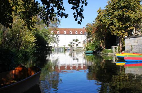 Le Moulin de Bassac : B&B / Chambres d'hotes proche de Saint-Même-les-Carrières