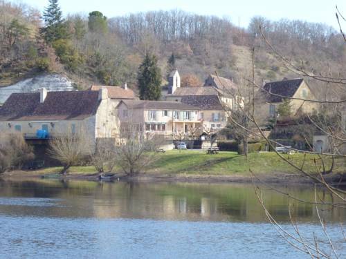 Hôtel-Restaurant Côté Rivage : Hotels proche de Badefols-sur-Dordogne