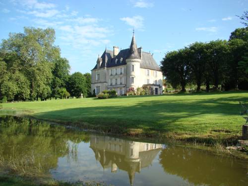 Château de la Chabroulie : B&B / Chambres d'hotes proche de Bosmie-l'Aiguille