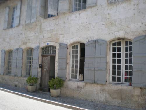 La Demeure Saint Clar : B&B / Chambres d'hotes proche de Maubec