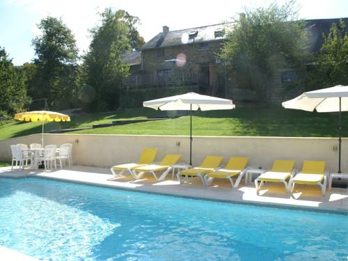 Spacious Holiday Home in Sussac with Pool : Maisons de vacances proche de Linards