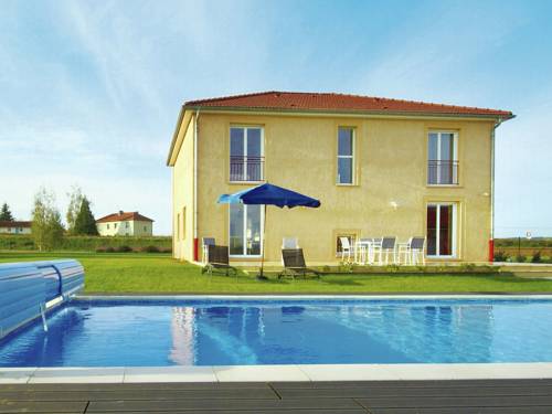 Huge Holiday Home in Lotharingen with Private Swimming Pool : Maisons de vacances proche de Haumont-près-Samogneux