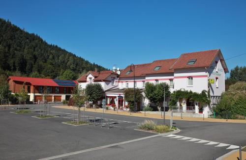Logis Hotel des Lacs : Hotels proche de Bertrichamps