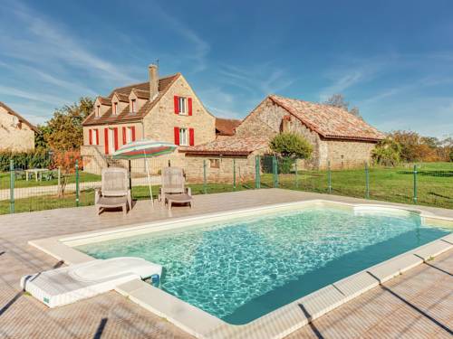 Holiday Home in Prats du P rigord with Private Swimming Pool : Maisons de vacances proche de Mazeyrolles