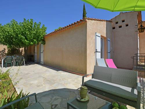 Beautiful holiday house with airco and private pool near Uz s : Maisons de vacances proche de Flaux